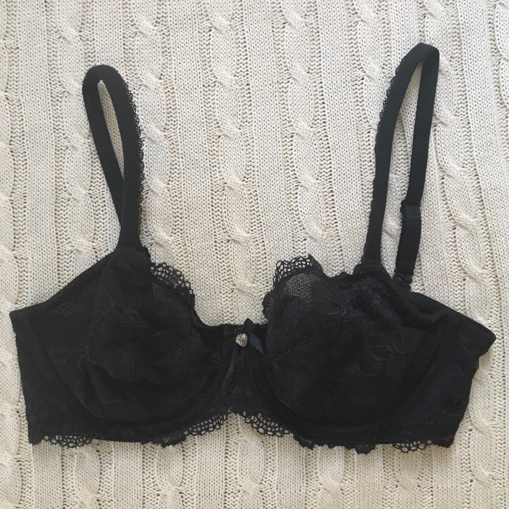 Victoria’s Secret black lace bra 34D